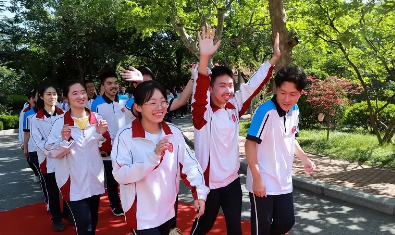 天价校服政府回应说法,天价校服事件如何处理的