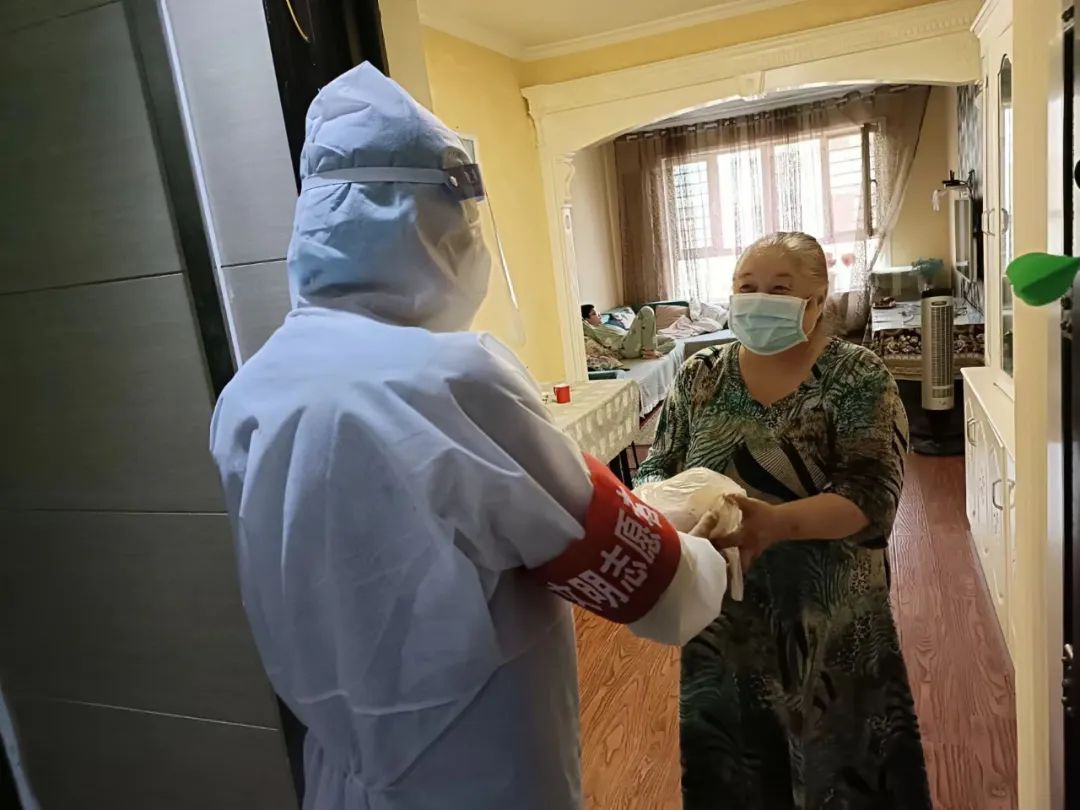 青年展风采志愿服务暖人心,文明暖冬志愿者活动