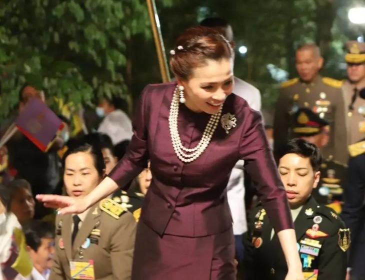 苏提达2024年照片,苏提达获得44个博士学位