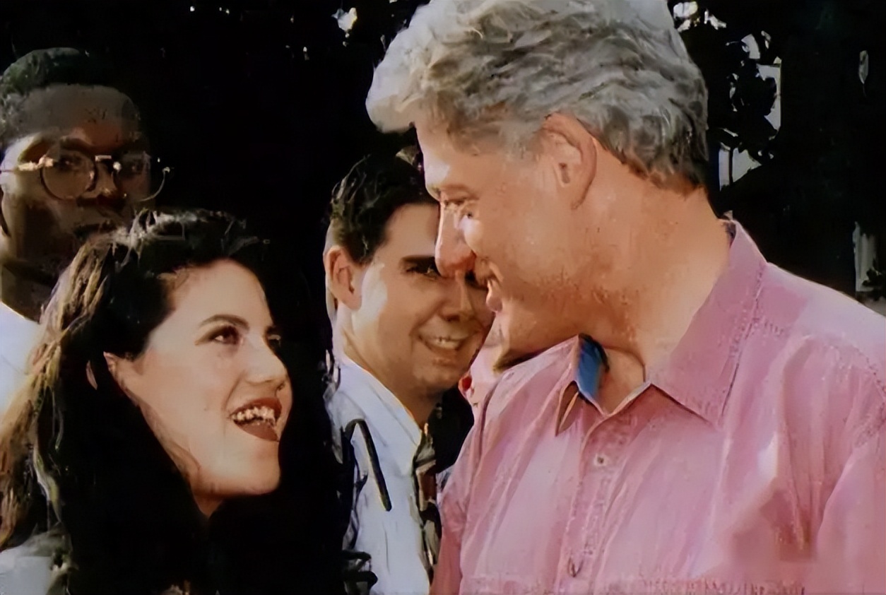 克林顿“拉链门”：美国最著名性丑闻，总统2年与实习生10次偷情