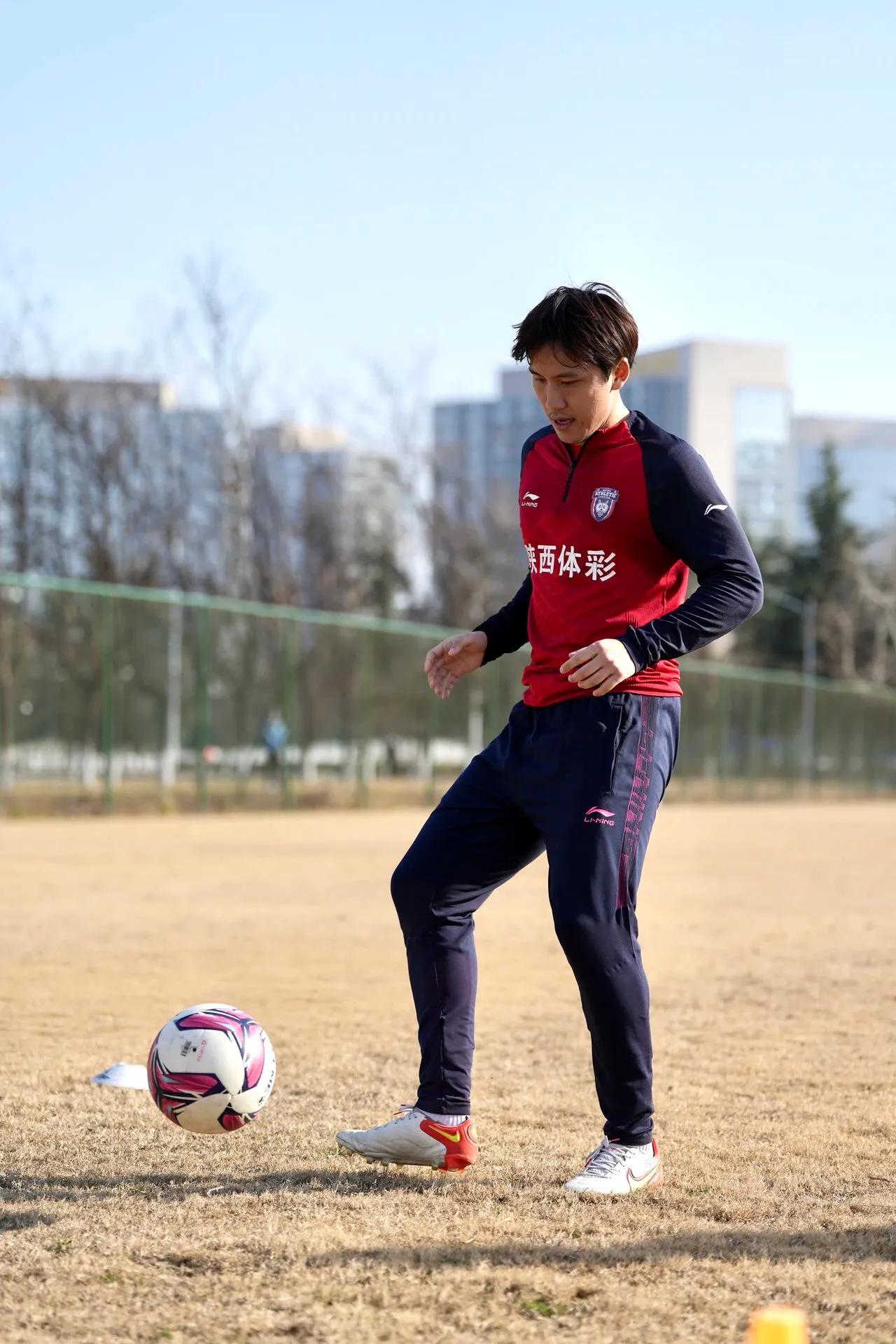 陕西长安竞技现有球员们继续在丈八基地进行赛季前的备战训练