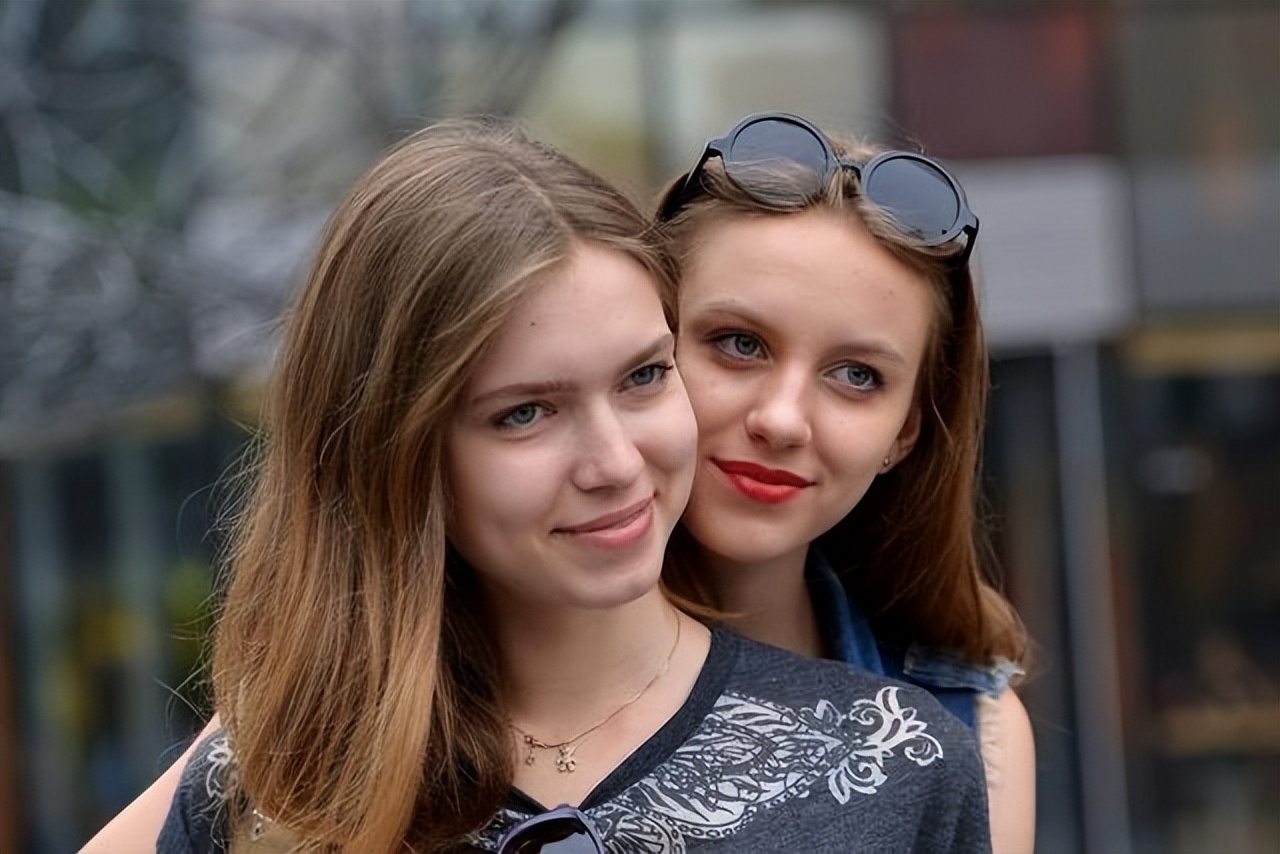 俄罗斯美女大量来到中国,很多俄罗斯美女来到中国