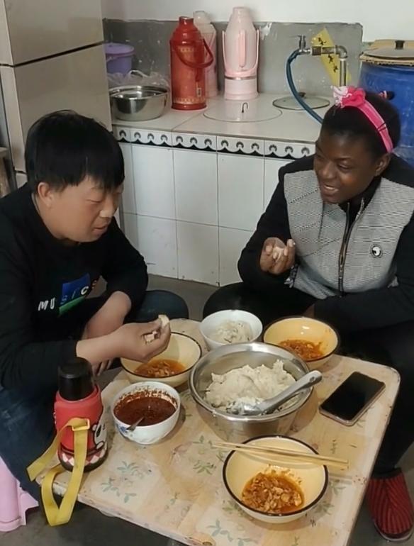 2020年，陕北农村小伙娶非洲黑人女孩，生混血儿子，如今怎样了？