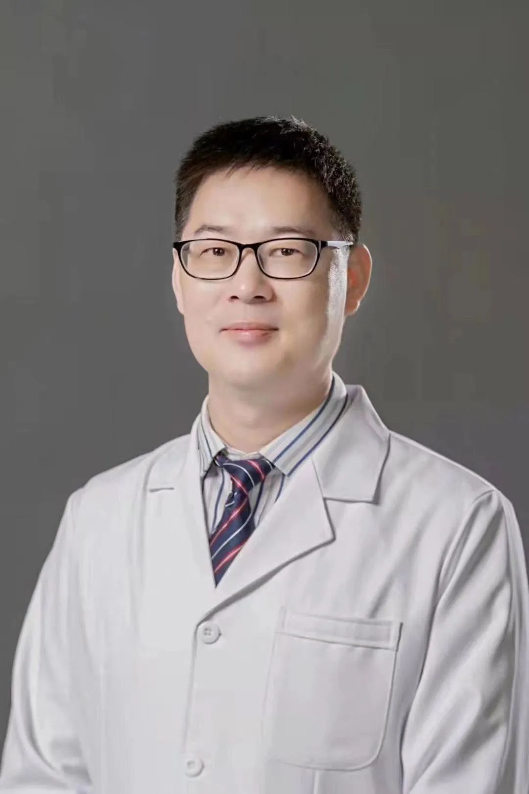 致敬最美医生的片段,致敬最美医生视频