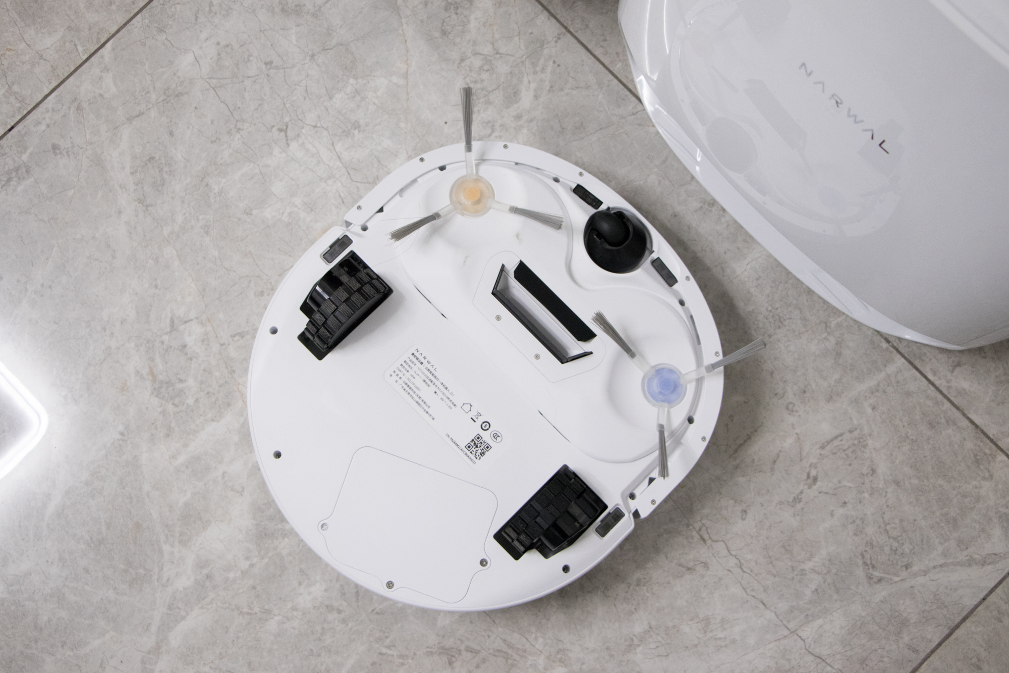 云鲸自动拖地机器人实测,云鲸j2拖地机清洁液