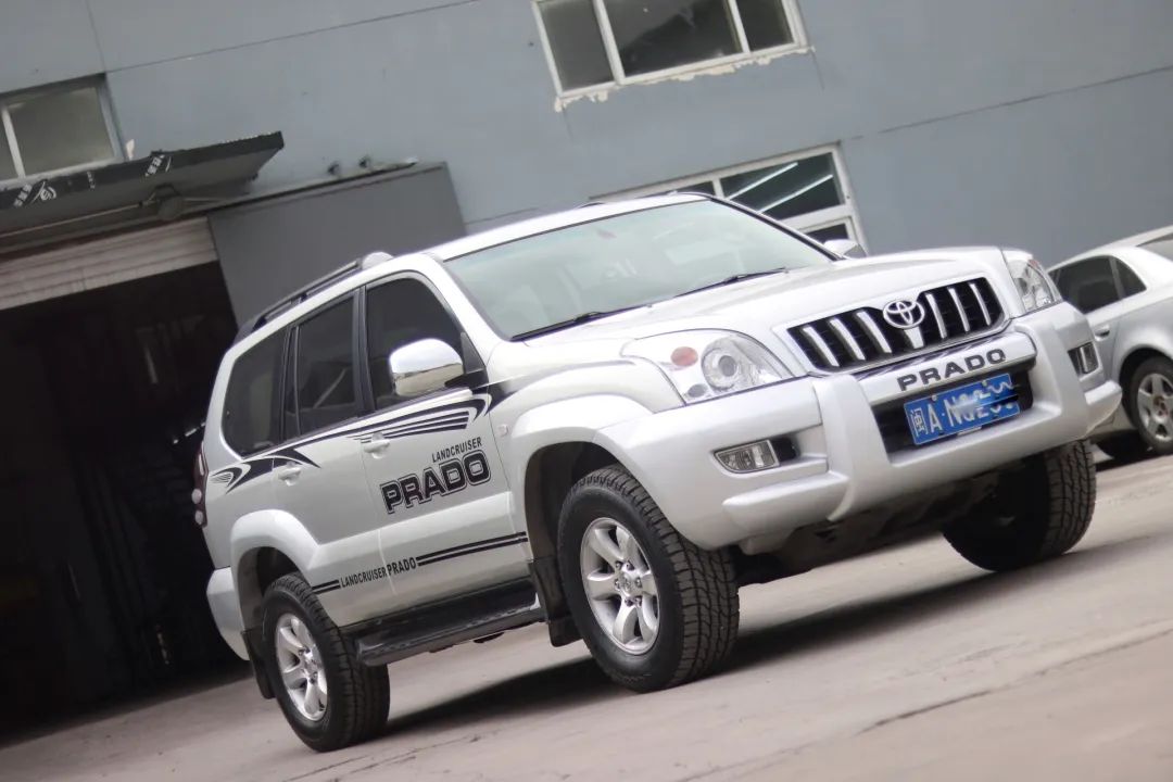 2003年的丰田老霸道，33万公里“车况残旧”，翻新复活变新车