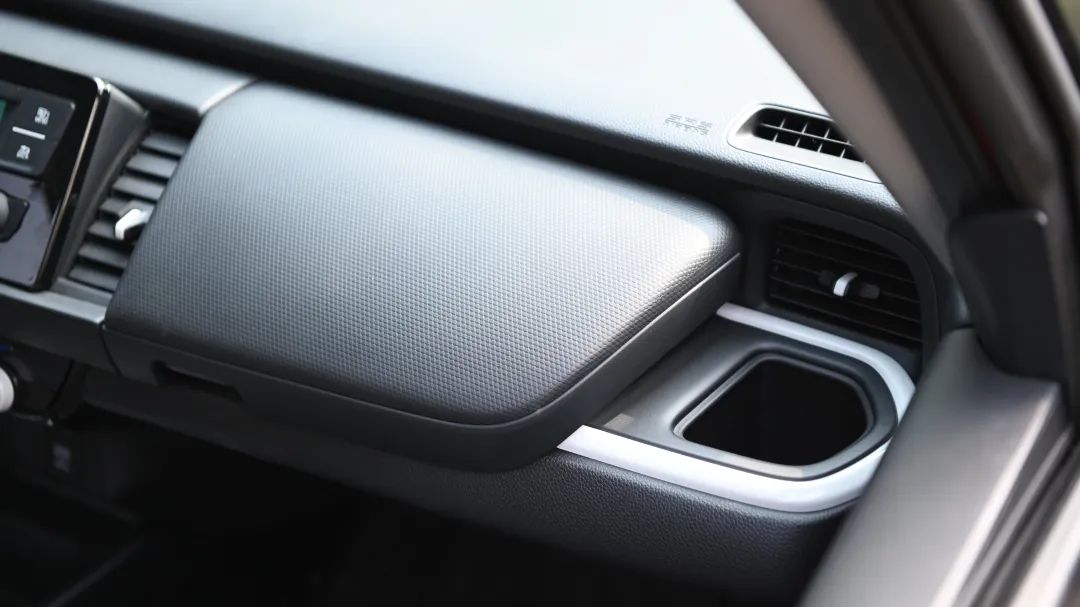 四代飞度大尾翼,新款飞度尾翼