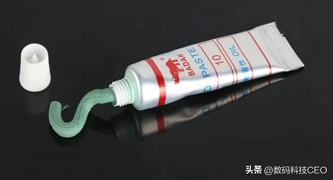 手机贴膜和原机膜哪个好,手机贴膜与裸屏手感差距大