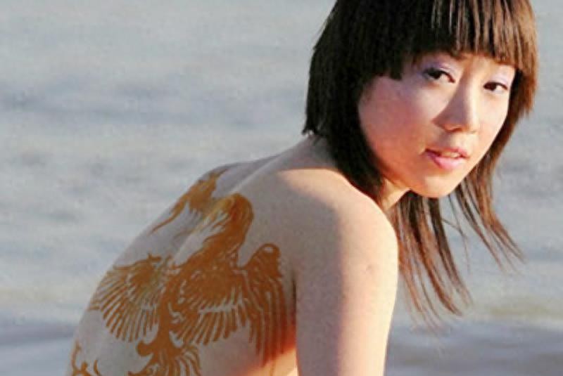 “最红裸模”*筱雨张**，出道一年拍21套人体写真，今38岁仍孤身一人