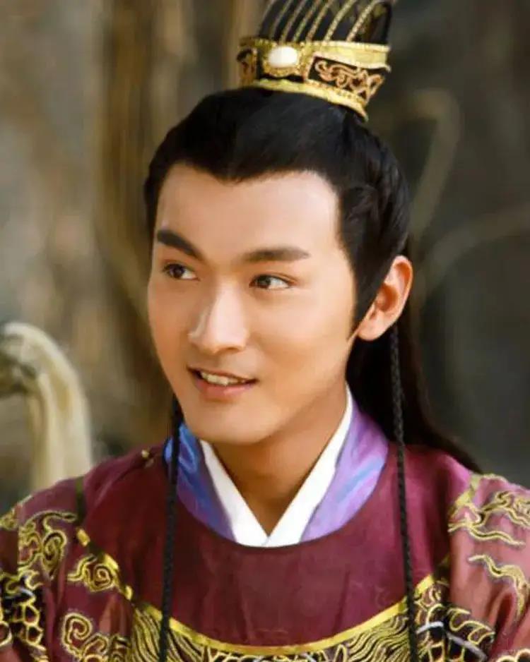 宫女遭遇*暴强**生下太子后,被打入冷宫,去世前对儿子不敢多说一句