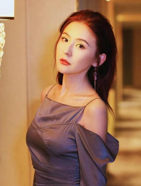 赵丽颖喝水事件恰似管中窥豹，映射多少女性“难以启齿”的秘密