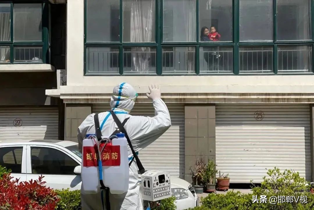 閭兏鎶楃柅鑻遍泟鐓х墖,閭兏鐤儏娴锋姤