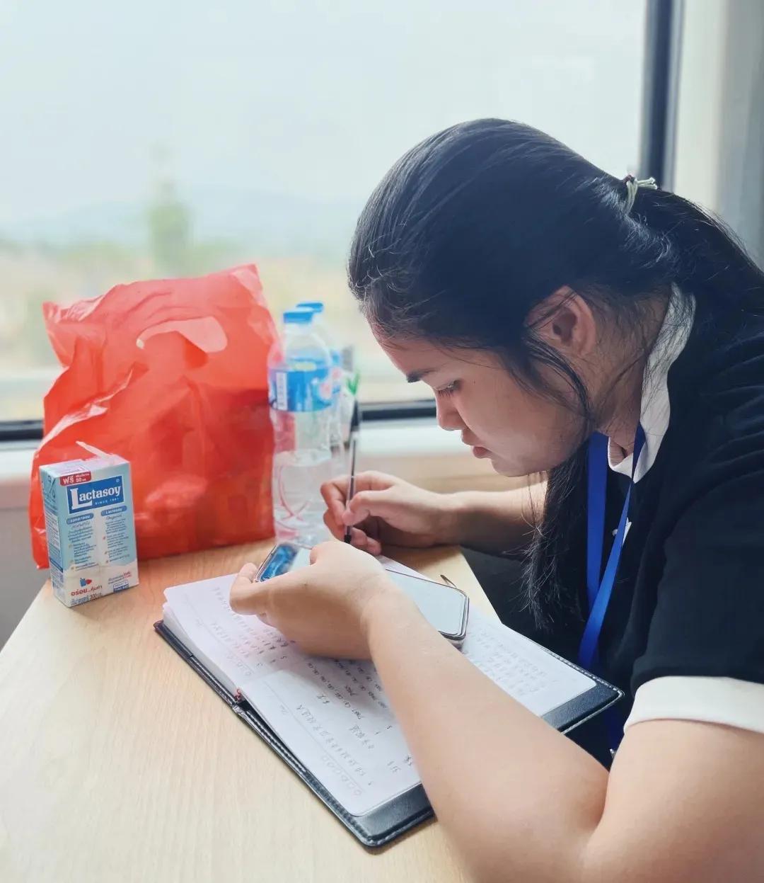 在老挝坐高铁,在老挝的动车组叫什么