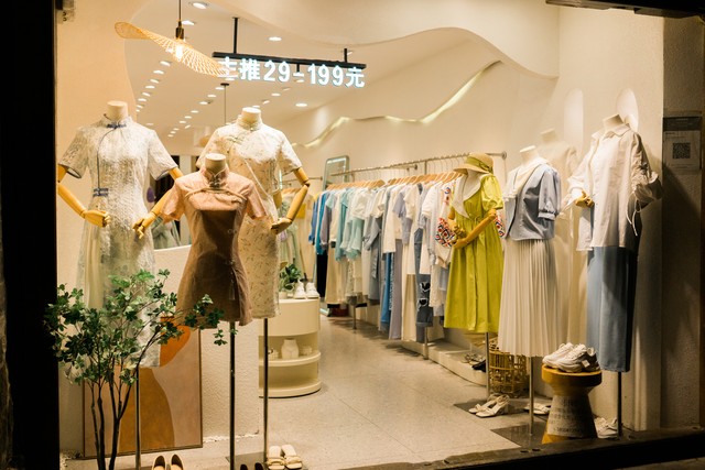 2017开家服装店怎么样赚钱呢,创业服装店选址方法