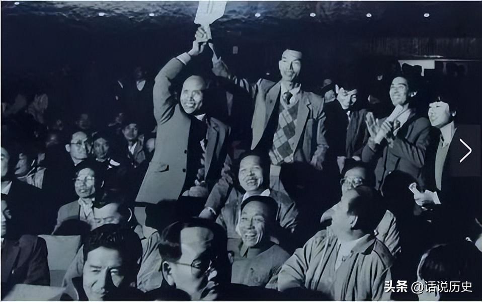 变态的纳粹德国,*光脱**犹太人女人衣服,集体*杀屠**!