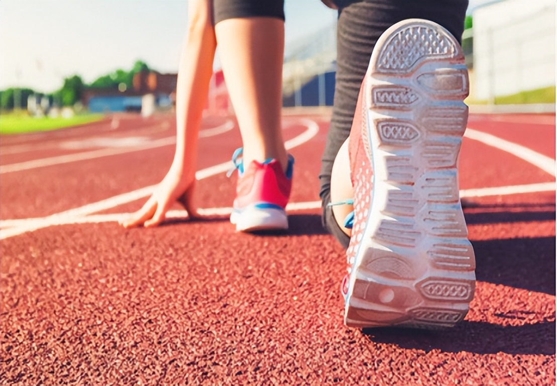 头皮上摸到一个硬疙瘩,头皮有小疙瘩摸着疼怎么回事