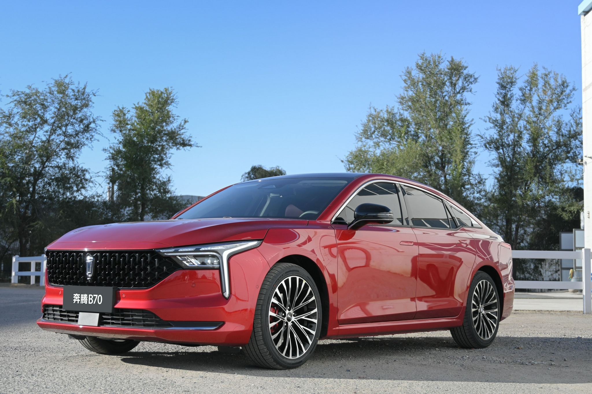 奔腾b70可以装什么系统,奔腾b70能装多少东西