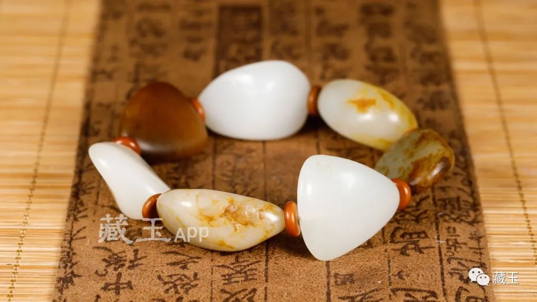 什么样的籽料手串值得入手,价值两万的和田玉圆珠手串