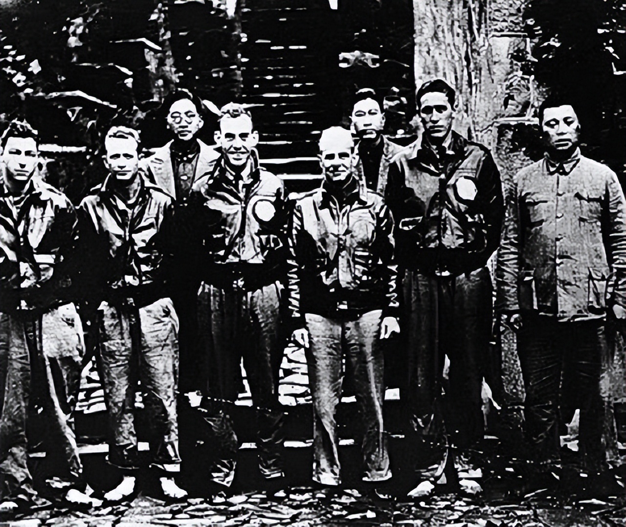 李梅轰炸日本全过程,当时是谁派李梅轰炸日本