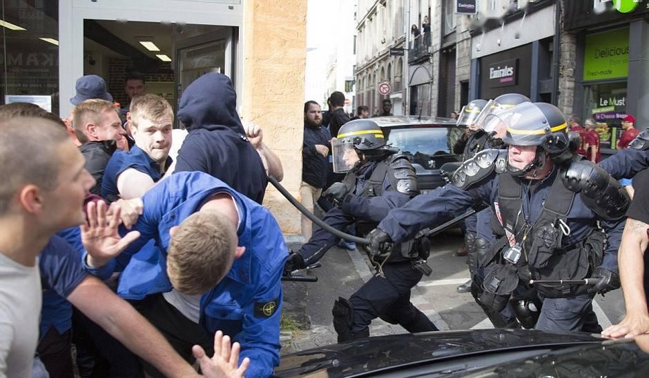 法国满大街,法国清一色标志警车