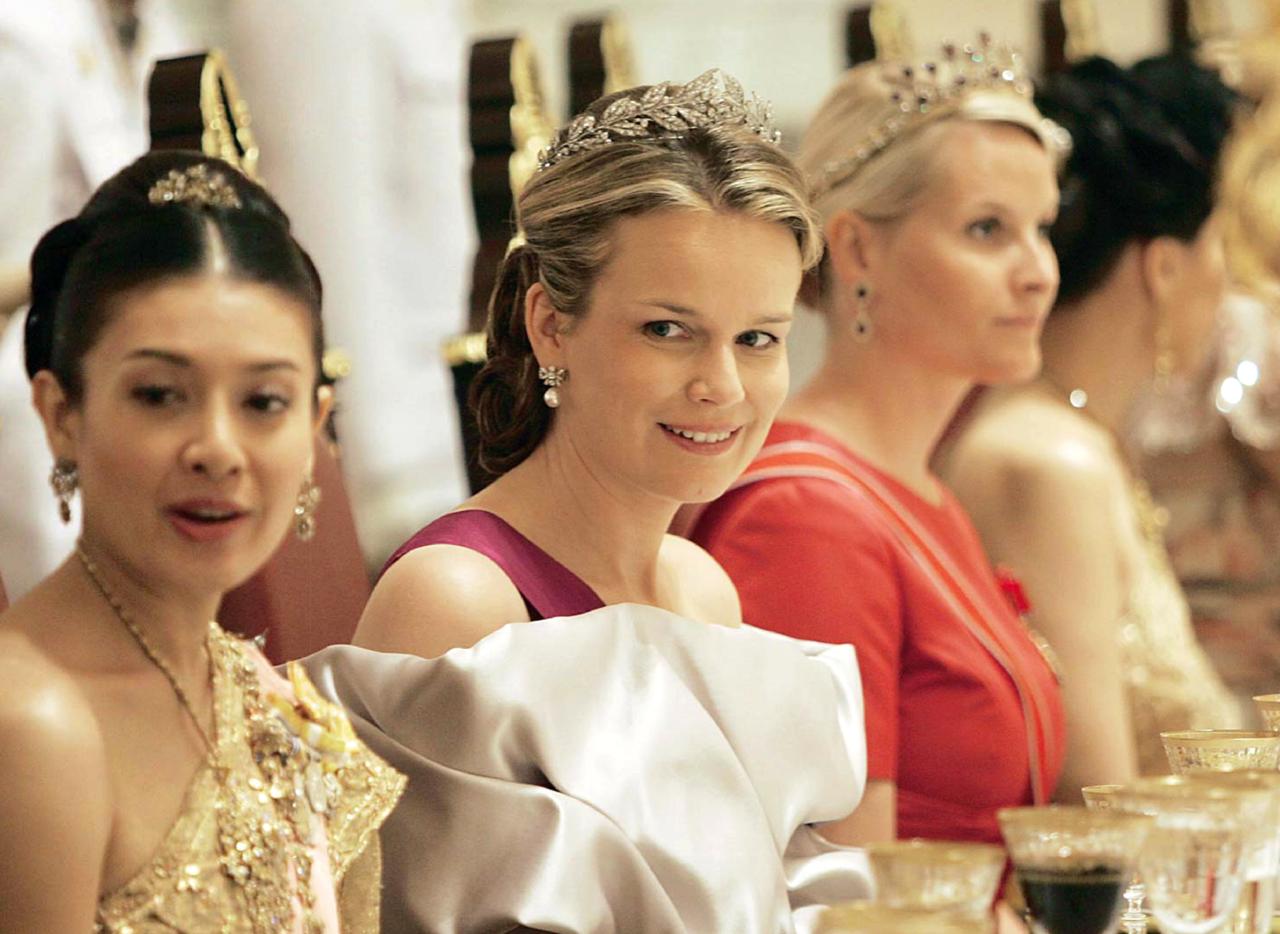 泰国王后诗丽吉钻石王冠,泰国国王皇冠