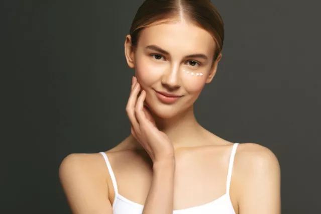 看一遍就会的做法,眼袋涂眼霜正确方法