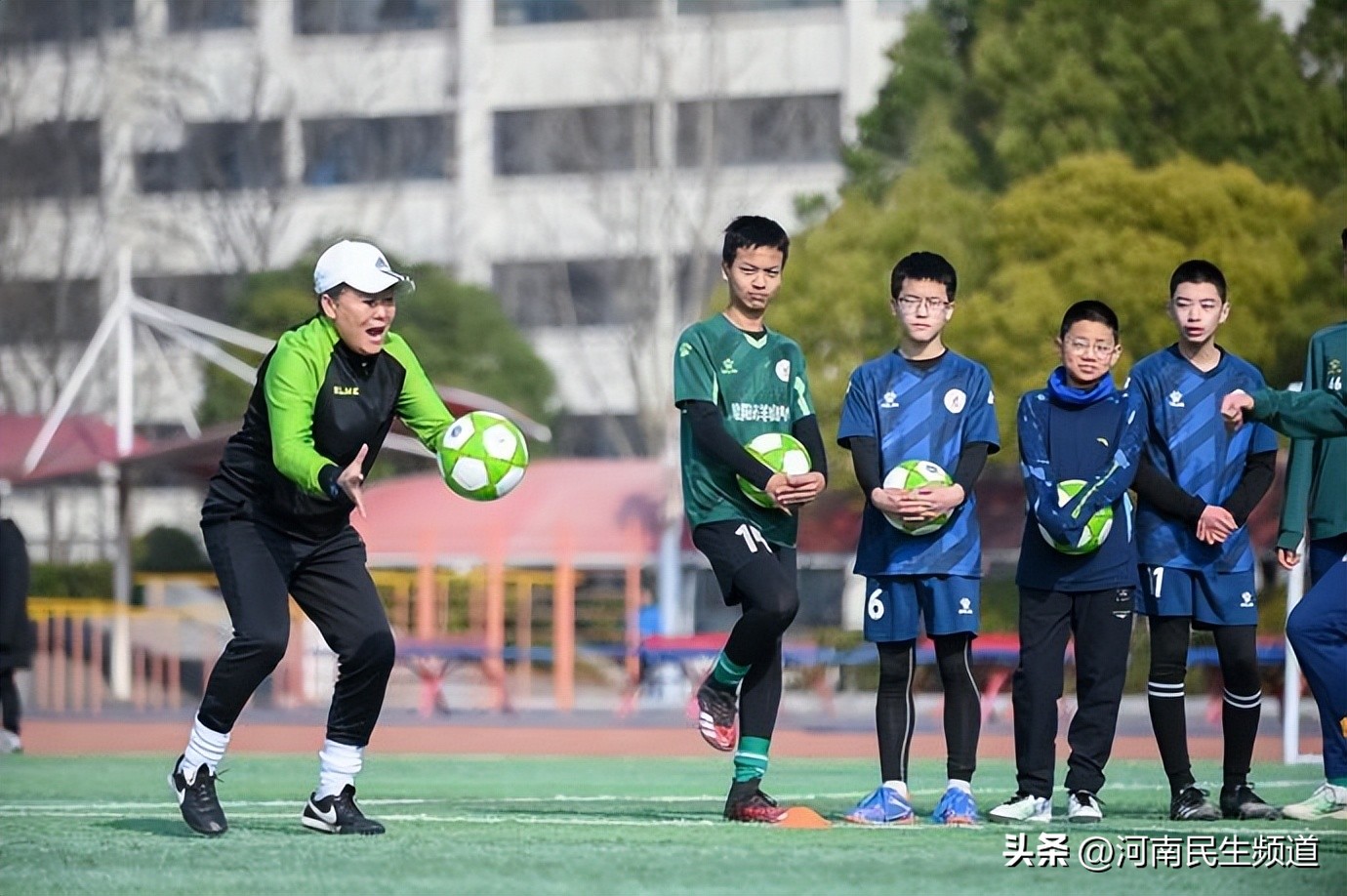 足球联赛进校园,足球进校园完整版