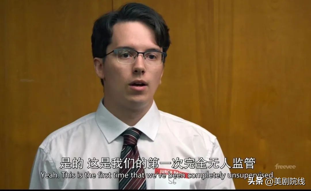 刚播出一集就拿下9.4分,一集拿下艾美奖