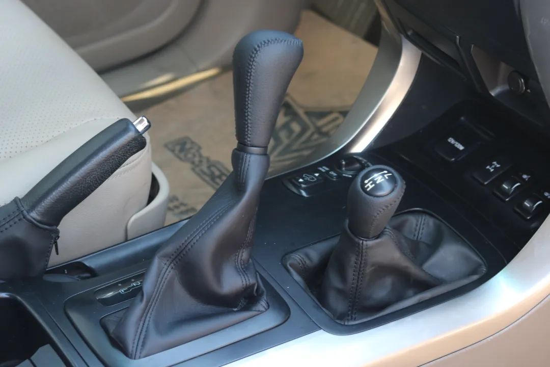 2003年的丰田老霸道，33万公里“车况残旧”，翻新复活变新车