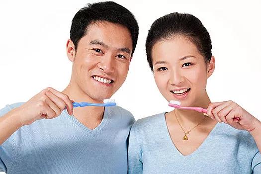 眼镜怎么洗才能干净透亮,眼镜怎样清洗干净不易落灰