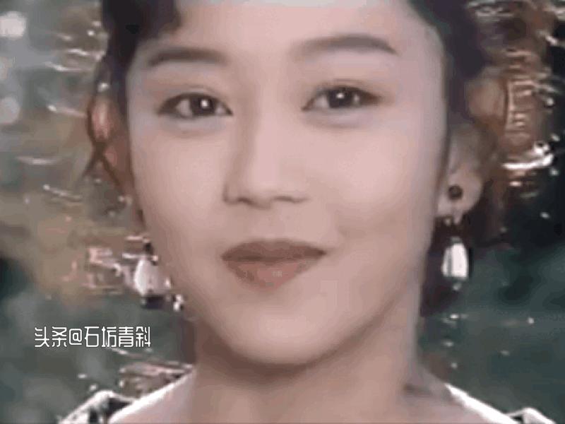 偶像四天后中的浅香唯,艺名曾被公司收回,出写真重回大众视线