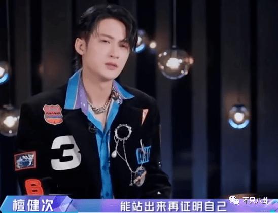 好甜，她嫁给自己的漫画主人公啦