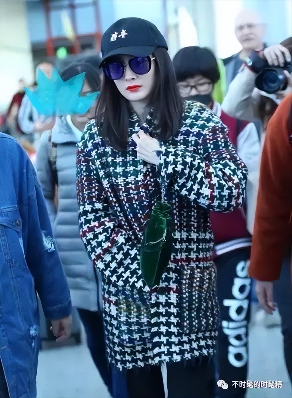 胸大怎么穿衣服不会凸出来,胸大怎么穿衣服不肿