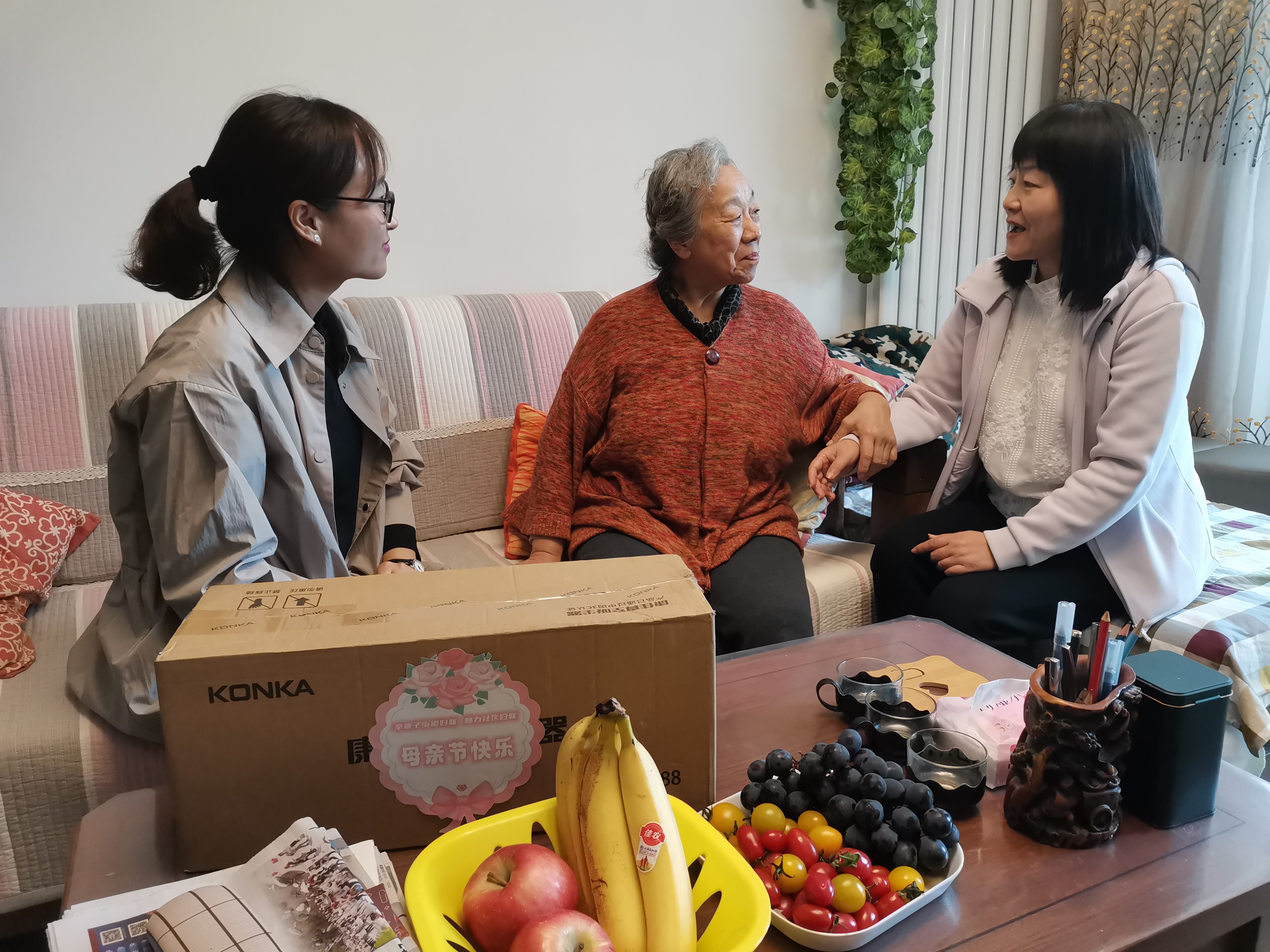 社区冬日送温暖慰问辖区困难家庭,社区情系困难户冬日送温暖