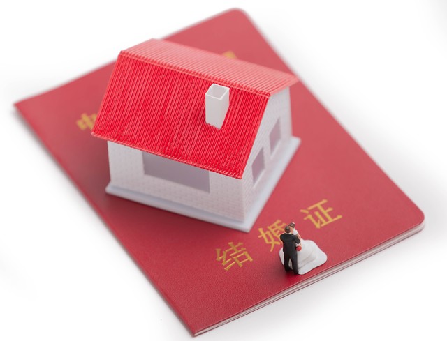 房屋买卖代签定金合同有效吗,房屋买卖合同配偶代签有效