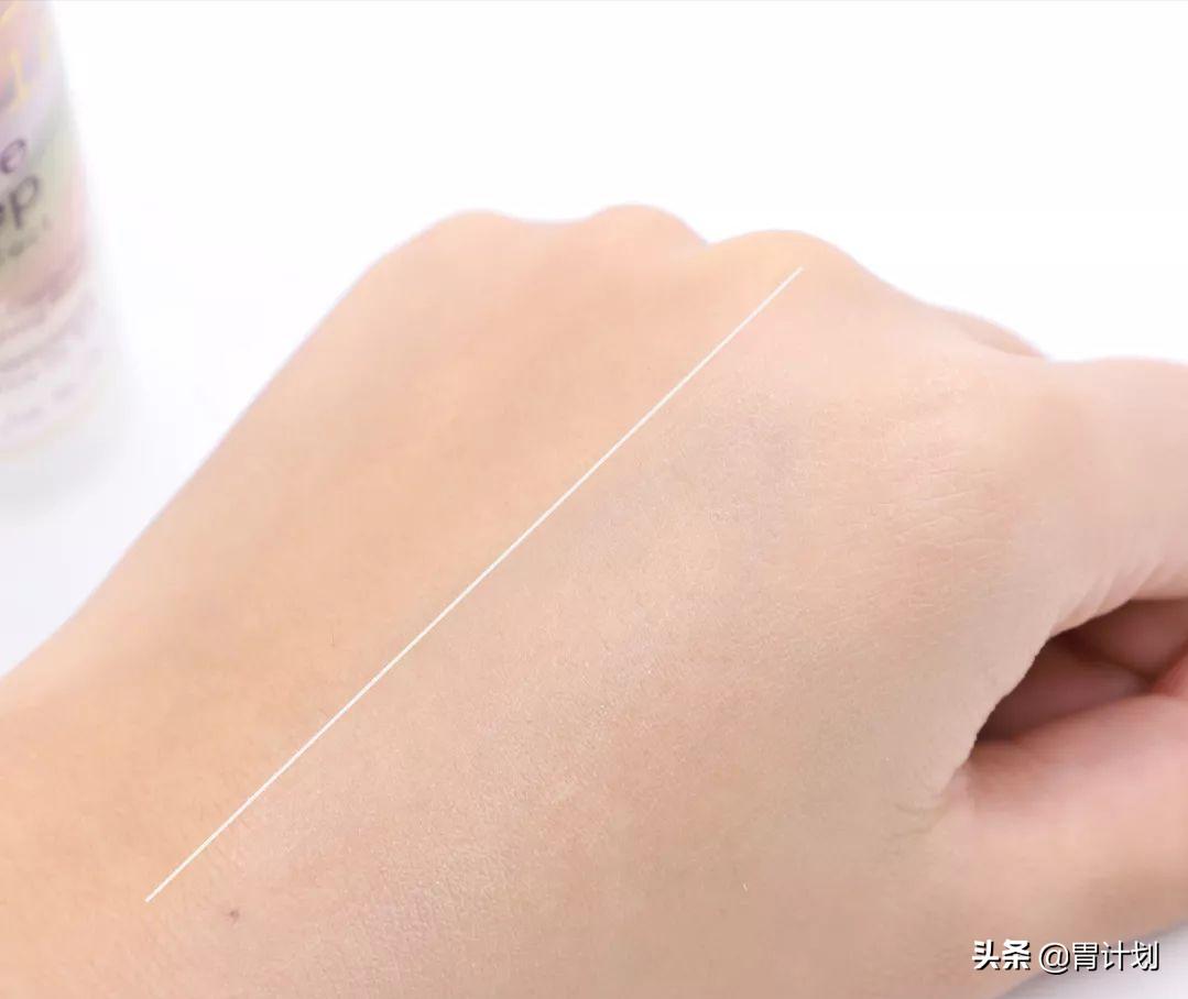 化妆bb霜的正确上妆手法图片,初学者化妆步骤能直接上bb霜吗