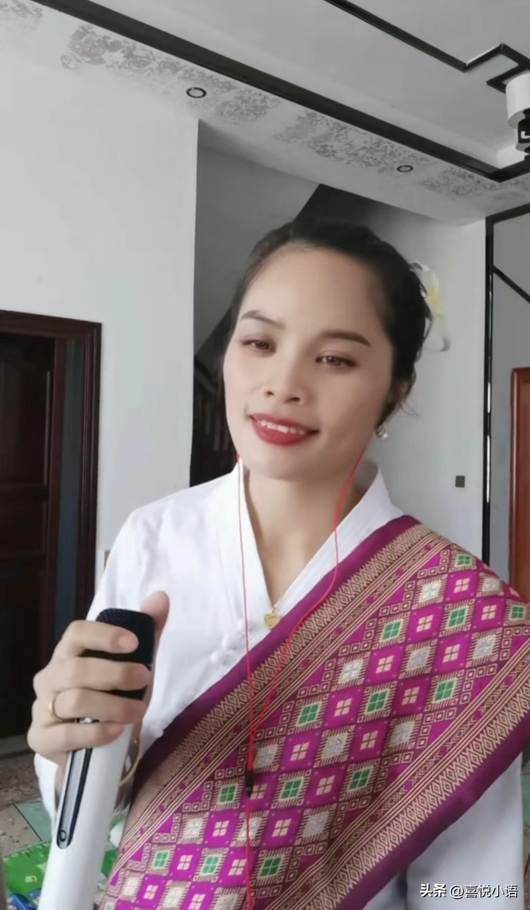 老挝媳妇小依一年收入,老挝媳妇小依最新视频取快递