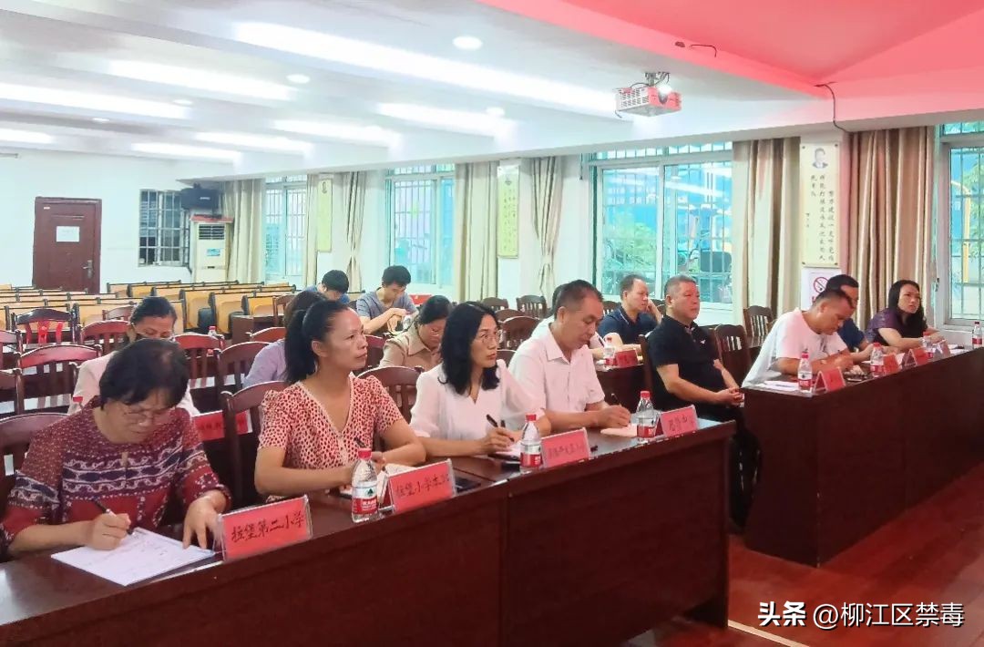 涓婂ご鐢靛瓙鐑熷浜轰綋澶氬ぇ浼ゅ,鐢ㄧ數瀛愮儫鐨勫嵄瀹冲拰娉ㄦ剰浜嬮」