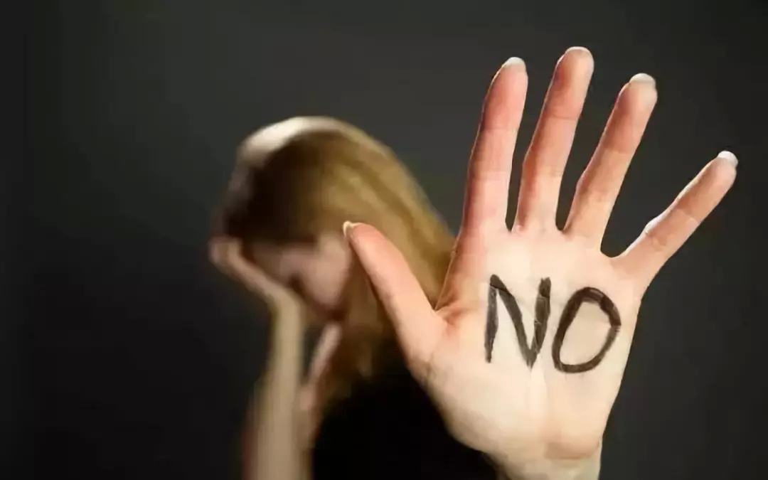 领导迟到你该不该说,经常迟到是因为无所谓