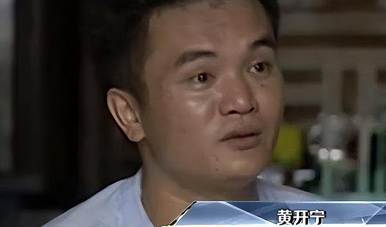 海南巨蟒为报恩甘愿当保姆,两名男子救下巨蟒