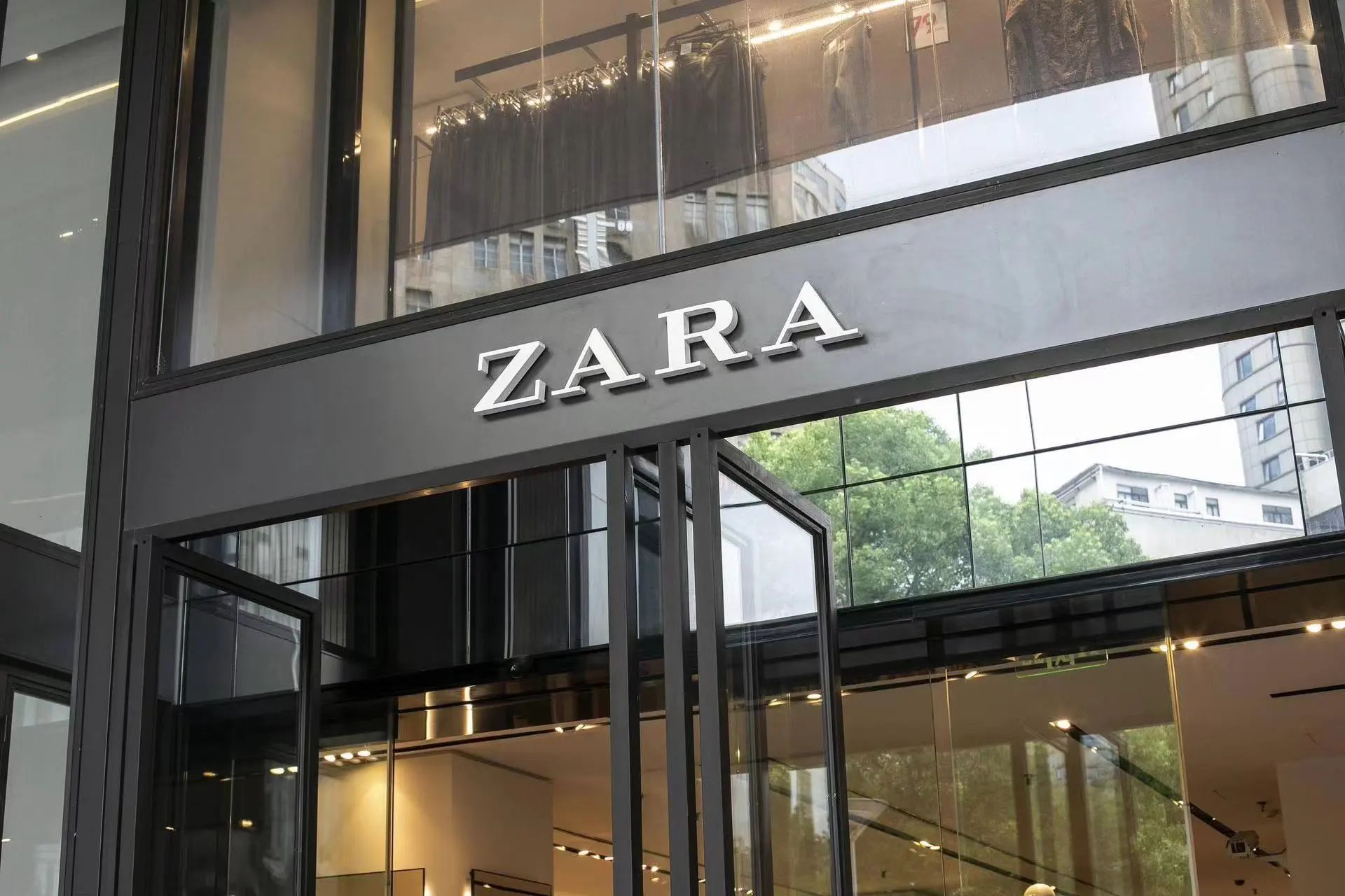 zara实体店撤店了吗,zara全球闭店了吗
