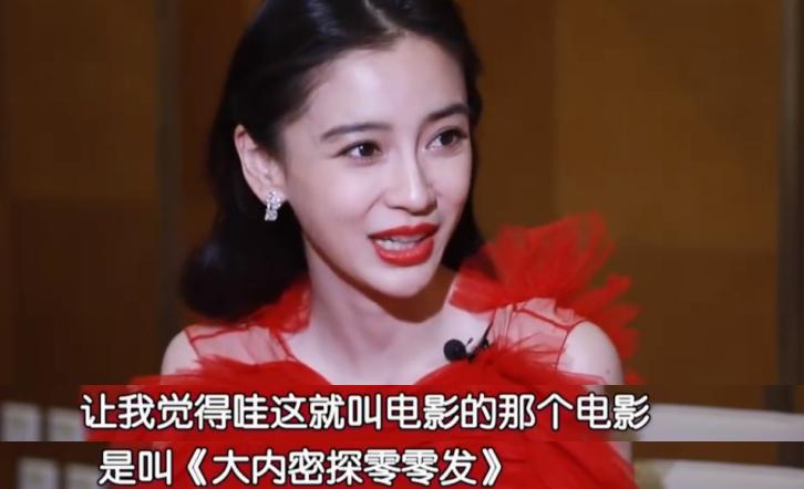 60岁周星驰冲浪炫技！水中翻腾身形矫健，baby评论区指导十分专业