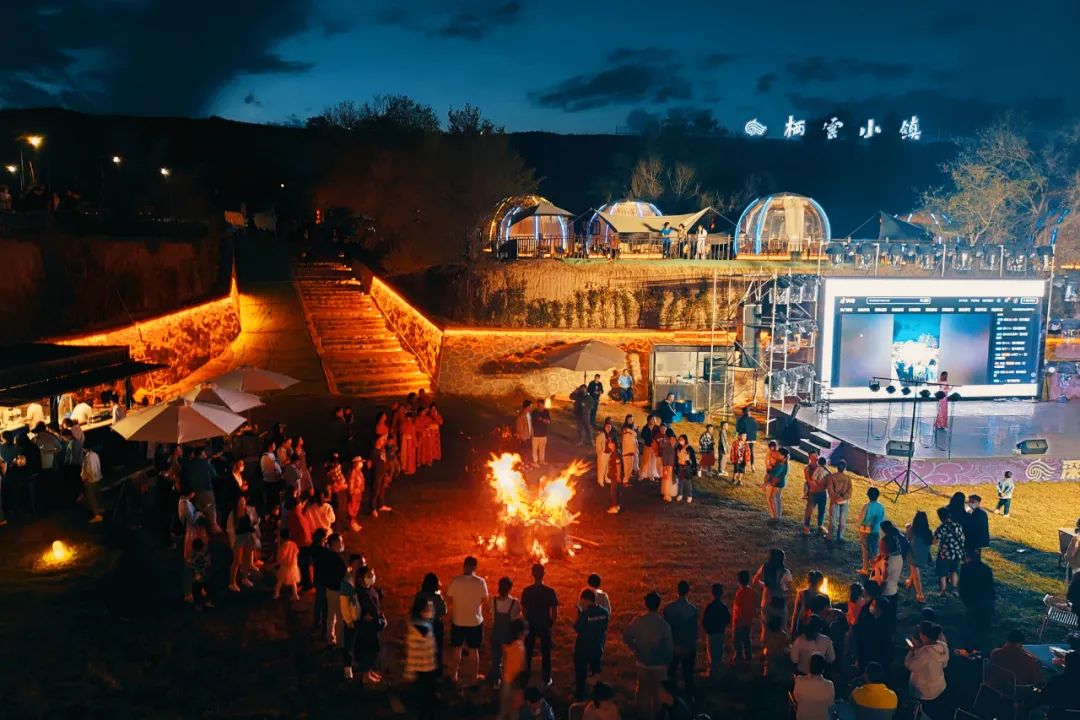 比年味谁更浓？谁能比得过花灯锦簇的栖云！