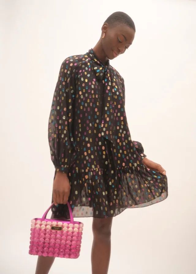 爱时髦的心情，从假日派对的配饰开始复活