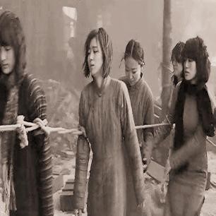 日军日记：半夜偷袭了村庄，为实施惩戒，我将*雷手**塞入女人*体下**中