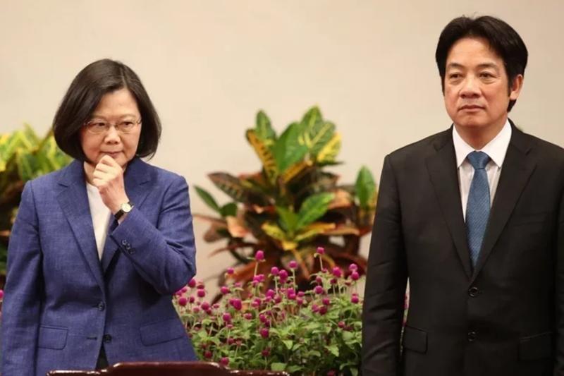 选美国还是选民心，这让蔡英文很痛苦，最新民调显示*进党民**完了