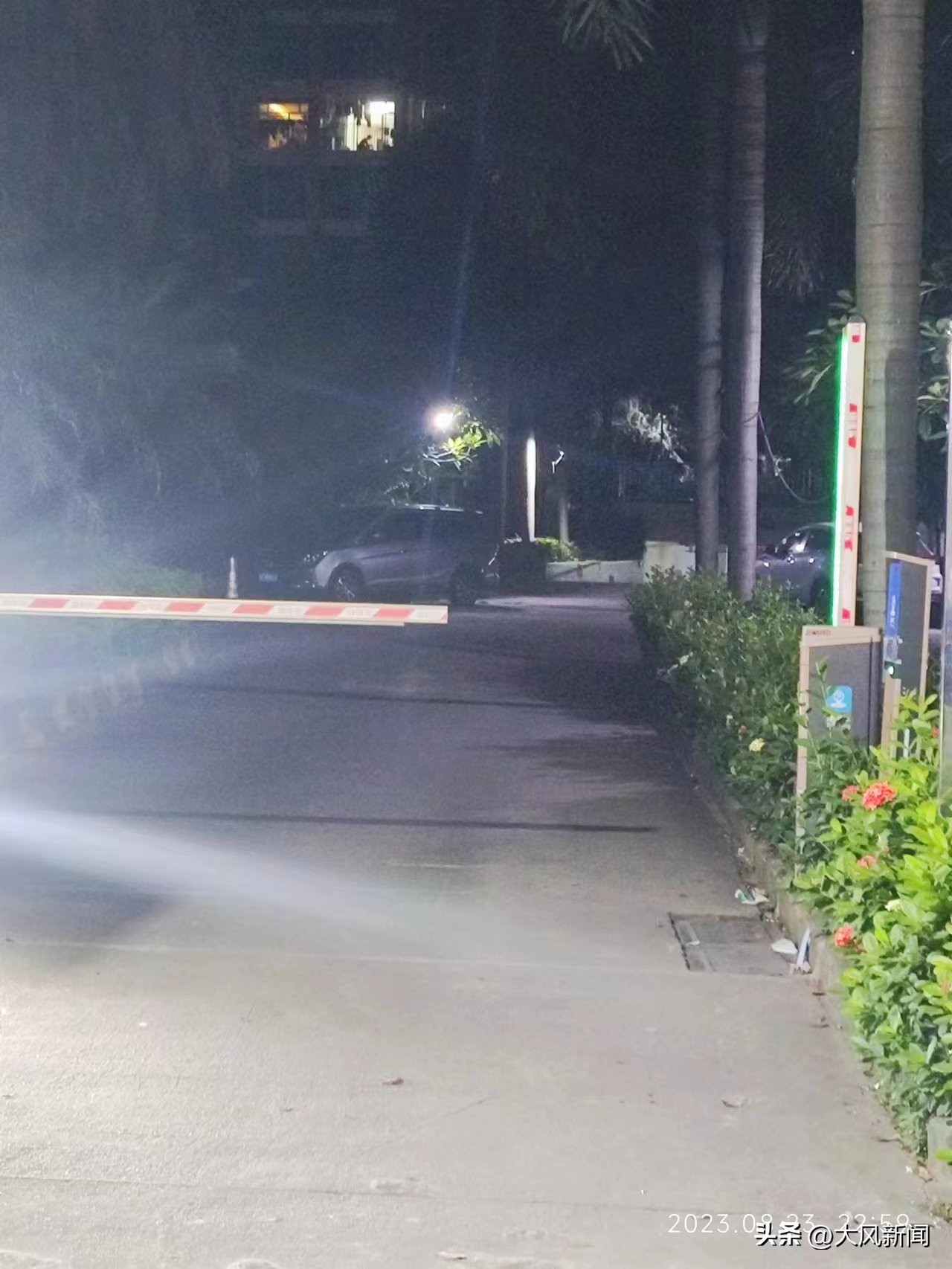 广东中山一业主推弯电子栏杆强行出小区,3天后被行拘15日,物业:警方曾组织调解未果