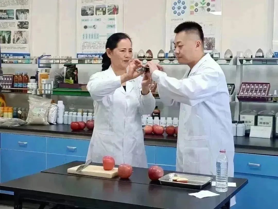 外媒记者点赞苹果“面膜”