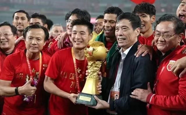 足坛反腐拔出萝卜带出泥，曝陈戌源儿子涉案，官员亲戚做足球生意