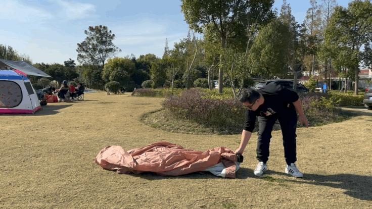 户外露营睡垫选蛋巢还是气垫,户外露营过夜买多厚的睡垫合适